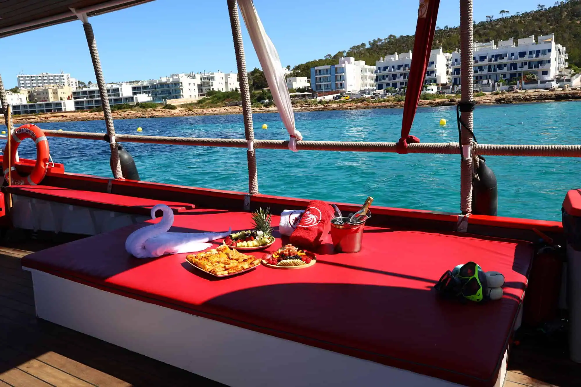 Tapas et fruits — plateau lifestyle à bord