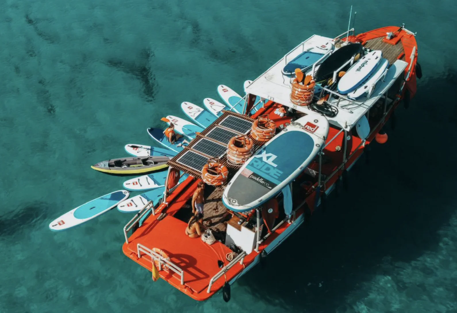 Charter privé sur le bateau en bois Salvador Ibiza